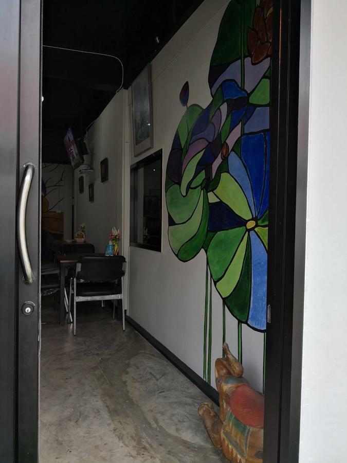 Feel Like Home Dormitory & Cafe Bangkok Exterior photo